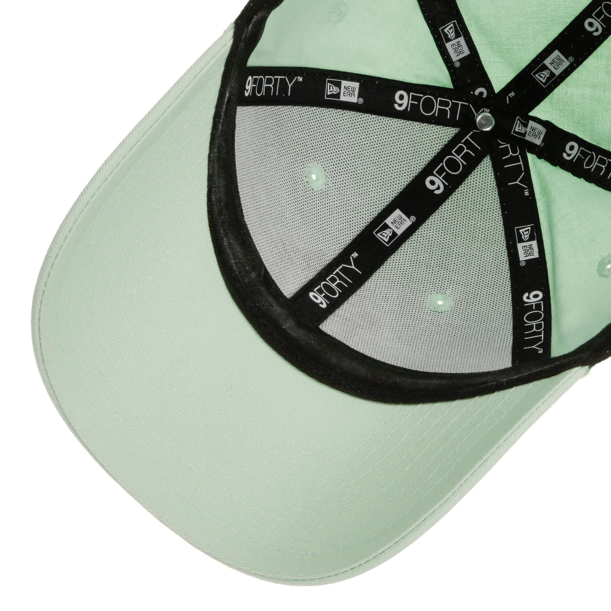 9Forty WMNS NYY Metallic Logo Cap
